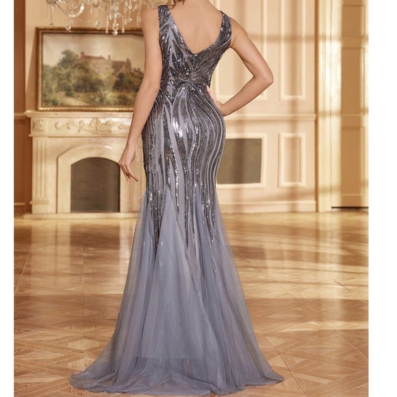 Luxe Grey V neck Sequin Mermaid Hem Fitted Party Evening Wedding Dress - Picture 8 of 9